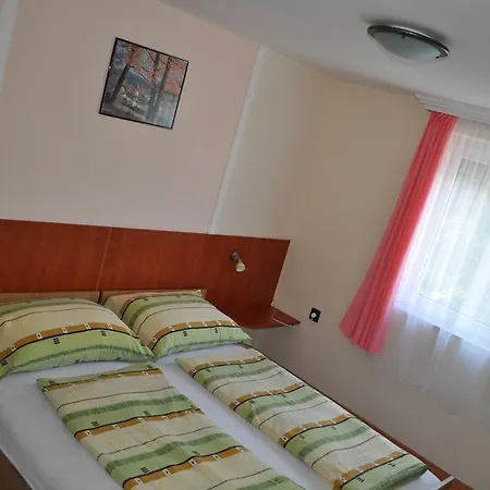 Gitta Apartmanhaz *